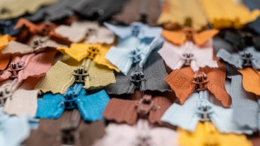 Bağlayıcı kumaş veya tekstil için el yapımı terzilik desenli çok renkli plastik fermuarlar veya Zip Fasteners