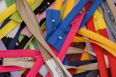 Bağlayıcı kumaş veya tekstil için el yapımı terzilik desenli çok renkli plastik fermuarlar veya Zip Fasteners