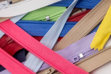 Bağlayıcı kumaş veya tekstil için el yapımı terzilik desenli çok renkli plastik fermuarlar veya Zip Fasteners