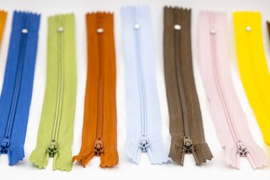 Bağlayıcı kumaş veya tekstil için el yapımı terzilik desenli çok renkli plastik fermuarlar veya Zip Fasteners