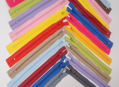 Bağlayıcı kumaş veya tekstil için el yapımı terzilik desenli çok renkli plastik fermuarlar veya Zip Fasteners