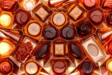 Kutudaki çikolatalı şekerler