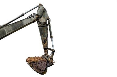 Eski kazıcı hidrolik kol beyaz arka plandaki kovada toprak ile yükseltilmiş.