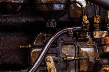 Kirli bir dizel motorun ayrıntıları, yakın görünüm