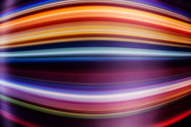 İzlerdeki koyu renk gradyan ışığın gelecekteki soyutlaması hareket arkaplanı ve yaratıcı parlak ışık tasarımı konsepti