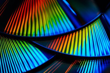 Sanatsal ışıklandırmalı DVD disklerin yüzeyinin yansıması