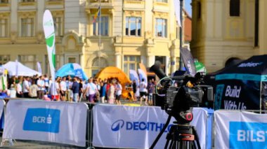 Sibiu City, Romanya - 25 Mayıs 2024. Ülkedeki en büyük yardım maratonu olan Büyük Meydan, Sibiu, Romanya 'daki Uluslararası Sibiu Maratonu