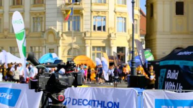 Sibiu City, Romanya - 25 Mayıs 2024. Ülkedeki en büyük yardım maratonu olan Büyük Meydan, Sibiu, Romanya 'daki Uluslararası Sibiu Maratonu