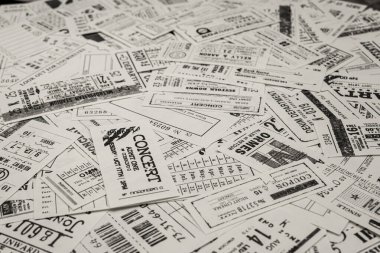 Dünyanın dört bir yanından klasik biletler, tiyatro, sinema, konser, ulaşım, bilet, otel resepsiyon kartları ve diğer belgeler.