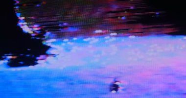 Arızalı kamera etkisi. Retro VHS arka planı. Eski video şablonu. Sinyal yok. Statik televizyon sesi, kötü televizyon sinyali.