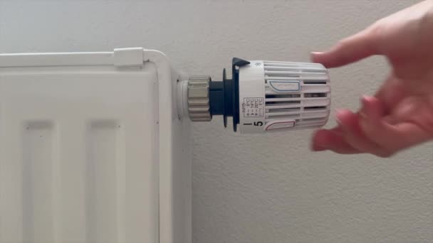 Hand Woman Adjusting Heater Temperature Knob Home — Stok video