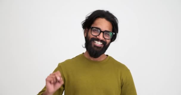 Portrait Cheerful Bearded Young Man Showing Sign Peace Looking Camera — Stock Video