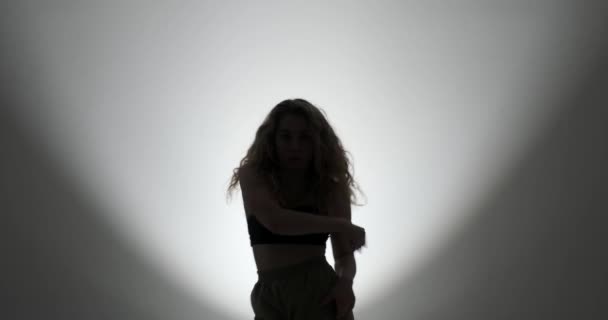 Sleek Grey Background Young Talented Curly Haired Woman Showcases Her — Stock Video