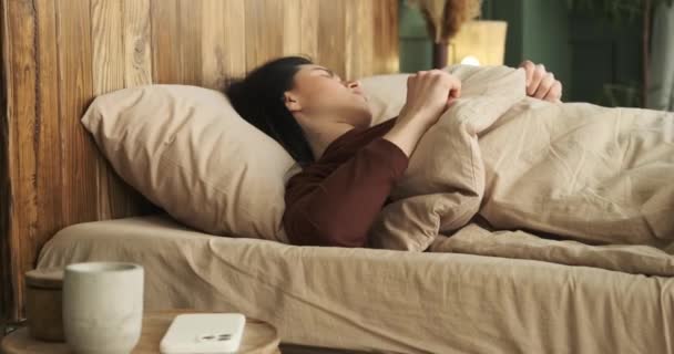 Caucasian Woman Pajamas Wakes Bed Interrupted Ringing Phone Alarm Annoyed — Stock Video