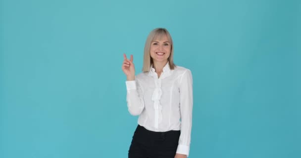 Woman Making Peace Sign Gesture Her Fingers Serene Blue Background — Stock Video