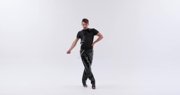 Individuo Attivo Vibrante Discendenza Caucasica Scatena Loro Mosse Danza Uno — Video Stock