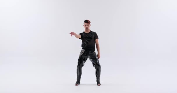 Eine Anmutige Person Kaukasischer Herkunft Präsentiert Ihre Tanzkunst Einem Professionellen — Stockvideo