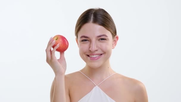 Vibrant Caucasian Woman Takes Bite Red Apple Sweetness Evident Expression — Stock Video