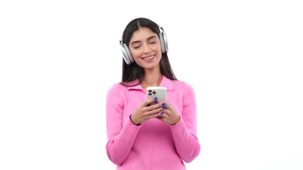 Smiling Caucasian Relaxing Cellphone Communication Social Media Listening Music Headphone — Stok Video