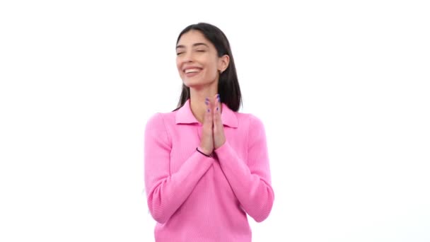 一个惊讶的高加索女人的画像 她拍手欢快地跳着 为好消息感到高兴 为白种人的成功感到高兴 — 图库视频影像