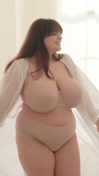 Busty modelストック動画、ロイヤリティフリーBusty model動画 | Depositphotos