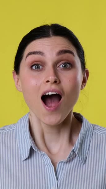 Portrait Astonished Caucasian Woman Exclaiming Wow Reacting Good News Yellow — Stock Video