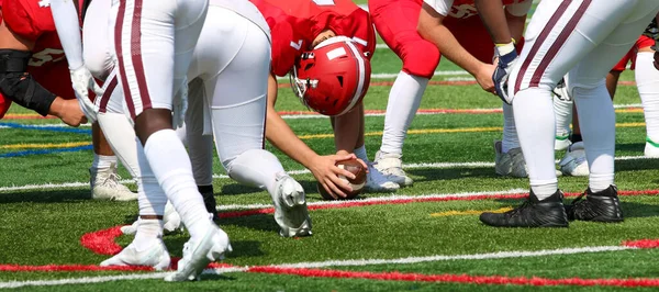 High School Football Long Snapper Ready Snap Ball Punter Game — Stock Photo, Image