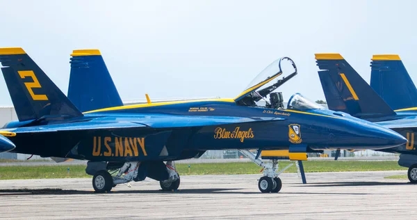 Farmingdale Nueva York Mayo 2022 Navy Blue Angels Jet Número —  Fotos de Stock