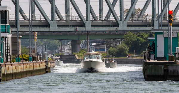 Hampton Bays New Yorki Usa Juni 2020 Motorbåtar Som Seglar — Stockfoto