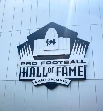 Canton, Ohio, ABD - 4 Ağustos 2023: Bir binanın kenarındaki profesyonel futbol salonu tabelası.
