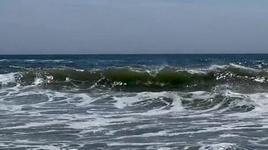 Ateş Adası açıklarında, Atlantik Okyanusu 'ndaki büyük dalgaları kapatın..