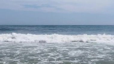 Normal Atlantik Okyanusu Dalgaları Long Island sahillerine doğru ilerliyor..