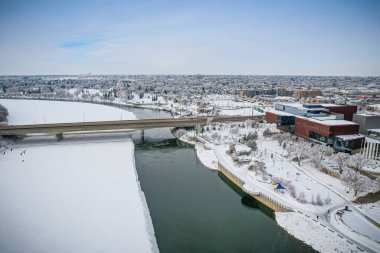 Kış boyunca Kanada 'nın Saskatchewan eyaletindeki Saskatoon kentinin hava manzarası