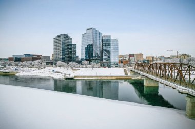 Kış boyunca Kanada 'nın Saskatchewan eyaletindeki Saskatoon kentinin hava manzarası