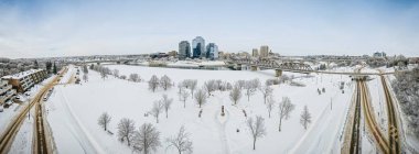 Kış boyunca Kanada 'nın Saskatchewan eyaletindeki Saskatoon kentinin hava manzarası