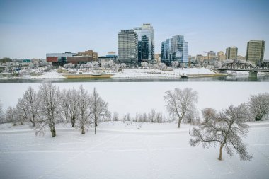 Kış boyunca Kanada 'nın Saskatchewan eyaletindeki Saskatoon kentinin hava manzarası