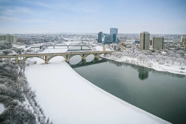Kış Boyunca Kanada Nın Saskatchewan Eyaletindeki Saskatoon Kentinin Hava Manzarası — Stok fotoğraf