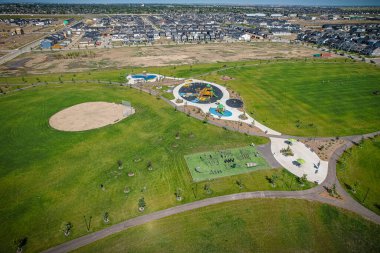 Saskatchewan, Saskatchewan 'da bir mahalle olan Brighton' un havadan görünüşü, şehrin doğu yakasındaki Holmwood Banliyö Geliştirme Bölgesi için planlanan birkaç topluluğun ilki..