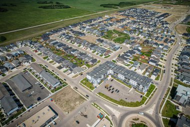 Batı Saskatoon, Saskatchewan, Kanada 'da yer alan ve 2013 yılında inşaata başlayan Kensington' ın havadan görünüşü