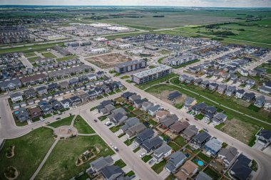 Batı Saskatoon, Saskatchewan, Kanada 'da yer alan ve 2013 yılında inşaata başlayan Kensington' ın havadan görünüşü