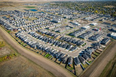 Batı Saskatoon, Saskatchewan, Kanada 'da yer alan ve 2013 yılında inşaata başlayan Kensington' ın havadan görünüşü