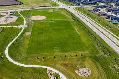 Misaskwatomina Parkı Saskatoon 'un Evergreen mahallesinde yer almaktadır..