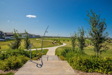 Misaskwatomina Parkı Saskatoon 'un Evergreen mahallesinde yer almaktadır..