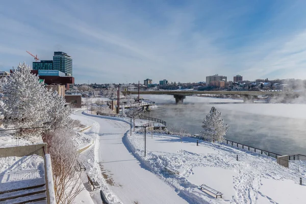 River Landing Encuentra Distrito Central Negocios Del Centro Saskatoon — Foto de Stock