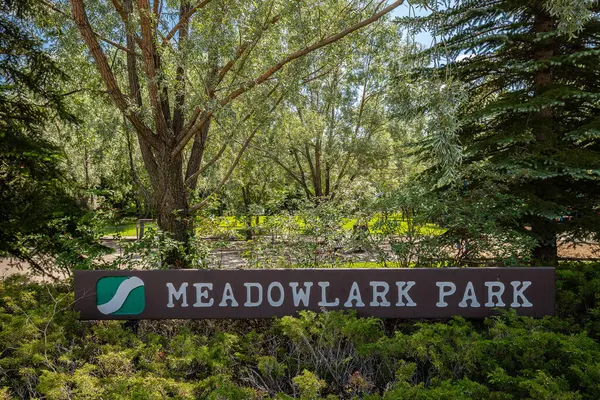 メドウラーク公園はサスカトゥーンのアデレードチャーチル地区にあります — ストック写真