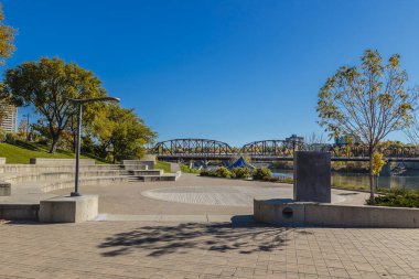 River Landing, Saskatoon 'un merkez ticaret bölgesinde yer almaktadır..