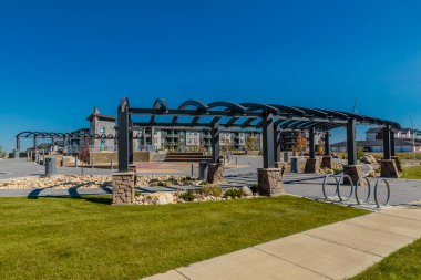 Evergreen Meydanı Saskatoon 'un Evergreen Mahallesi' nde yer almaktadır..