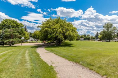 Canon Smith Park, Saskatoon 'un Holliston mahallesinde yer almaktadır..