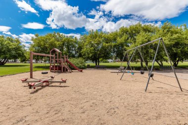 Canon Smith Park, Saskatoon 'un Holliston mahallesinde yer almaktadır..