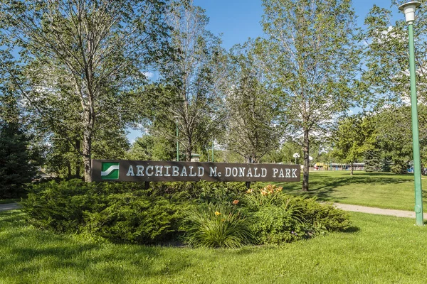 アーチボルド マクドナルド パークは サスカトンのマッシー プレイス地区に位置しています — ストック写真